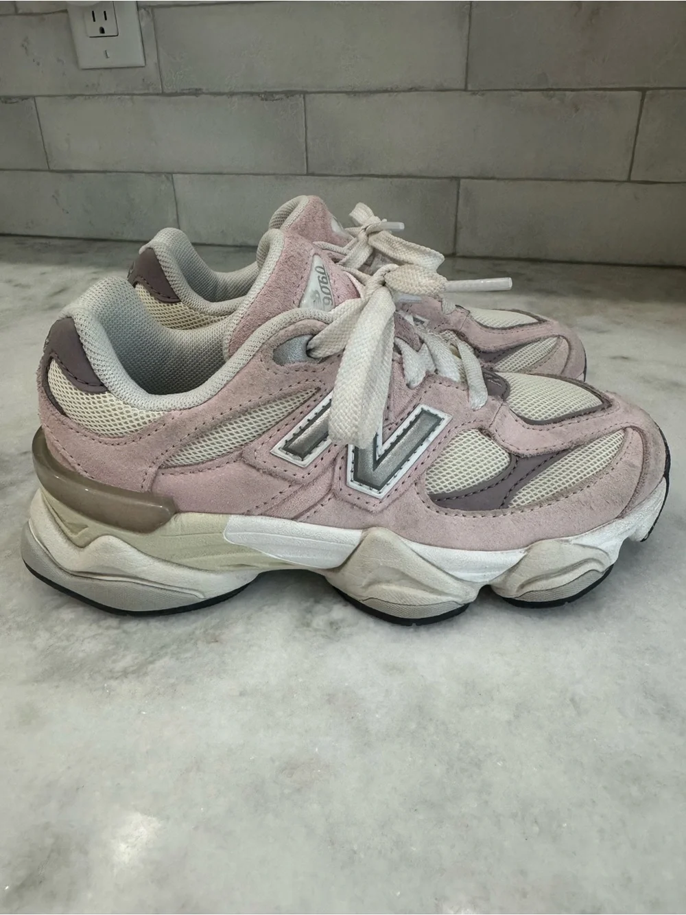 New Balance product pc9060be